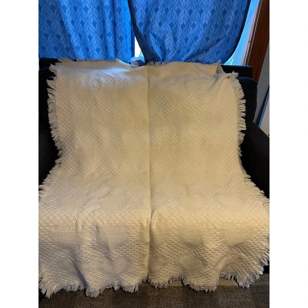 Vtg shabby chic cottagecore white cream heart fringe throw blanket